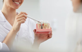 fog implantátum beültetés előtt felkészül a fogorvos